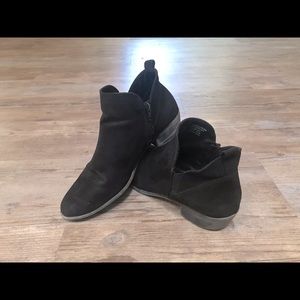 Black ankle boots suede